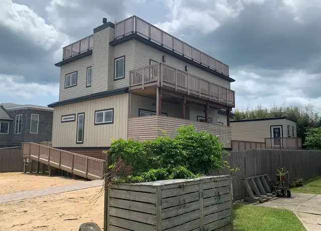 Property at 7 Atlantic Ave, East Islip, NY, 11730, 5 beds, 3 baths, [object Object]