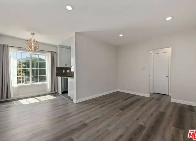 Property at 1330 S Barrington Ave Unit 15, Los Angeles, CA, 90025, 1 bed, 1 bath, [object Object]