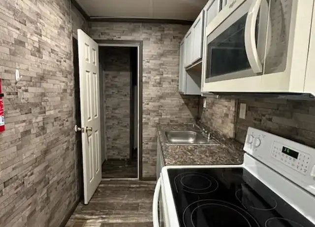 Property at 8 W New St, Lancaster, PA, 17603, 1 bed, 1 bath, [object Object]
