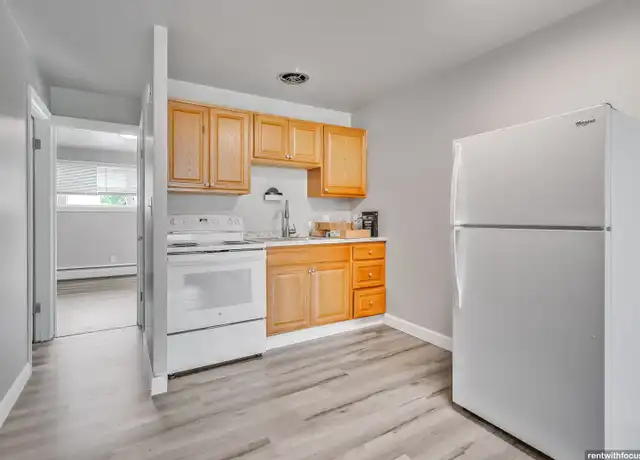 Property at 700 S Memorial Dr Unit 10, Appleton, WI, 54911, 1 bed, 1 bath, [object Object]