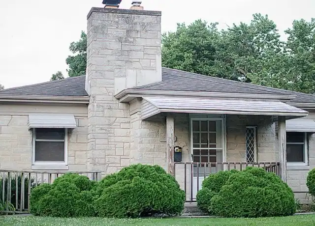Property at 216 S College Ave Unit UP, Muncie, IN, 47303, 6 beds, 2 baths, [object Object]