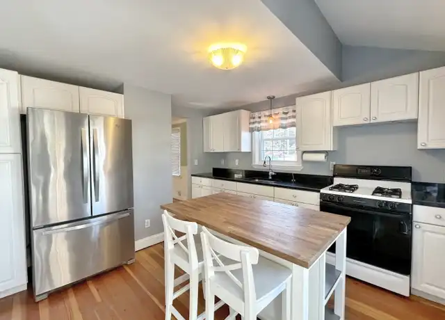 Property at 84 Sunnyridge Ave, Fairfield, CT, 06824, 2 beds, 1.5 baths, [object Object]