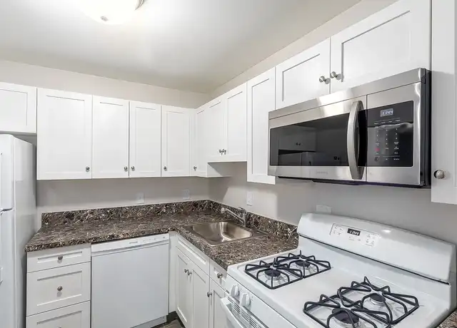 Property at Newport/Robert Treat Apartments - 94 Robert Treat Dr, Milford, CT, 06460, 1 bed, 1 bath, [object Object]