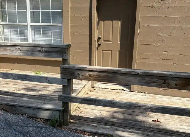 Property at 668 N Lindell Ave Unit 668-C, Fayetteville, AR, 72701, 1 bed, 1 bath, [object Object]