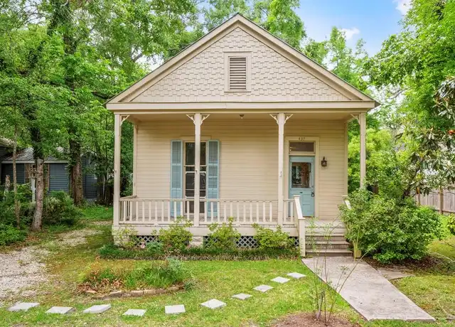 Property at 437 S Vermont St, Covington, LA, 70433, 2 beds, 1 bath, [object Object]