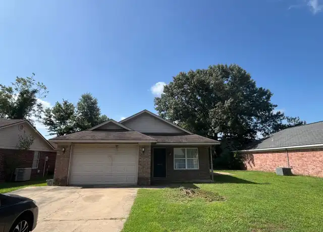 Property at 1410 E 13th St, Russellville, AR, 72802, 3 beds, 2 baths, [object Object]