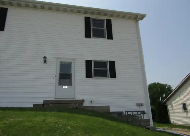 Property at 2215 Sunnyslope Dr Unit 3, Dubuque, IA, 52002, 2 beds, 1.5 baths, [object Object]