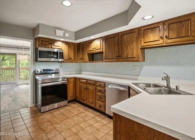 Property at 15 Harrods Landing Dr, Prospect, KY, 40059, 4 beds, 2.5 baths, [object Object]