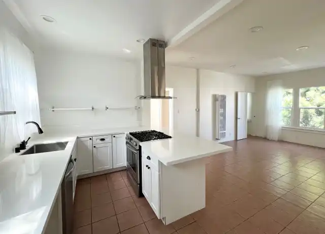 Property at 1557 W 36th Pl Unit 3619, Los Angeles, CA, 90018, 2 beds, 1 bath, [object Object]