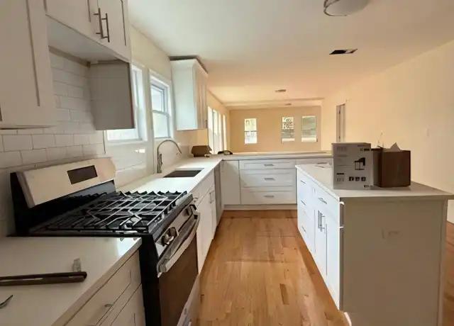 Property at 371 Belmont St Unit 1, Belmont, MA, 02478, 3 beds, 2.5 baths, [object Object]