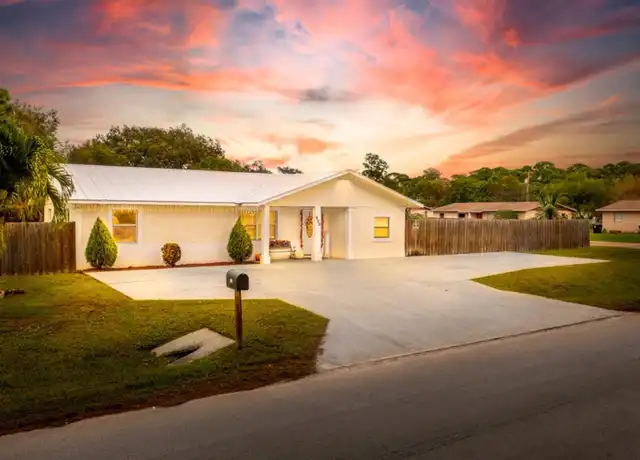 Property at 900 King Orange Dr, Fort Pierce, FL, 34982, 3 beds, 1 bath, [object Object]