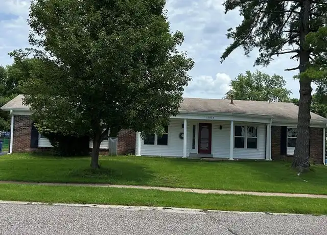 Property at 1882 Seven Pines Dr, Saint Louis, MO, 63146, 3 beds, 3.5 baths, [object Object]