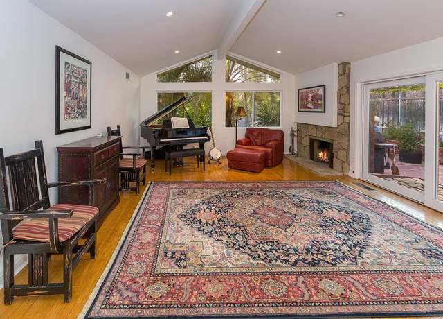 Photo of 5539 Rainbow Crest Dr, Agoura Hills, CA 91301