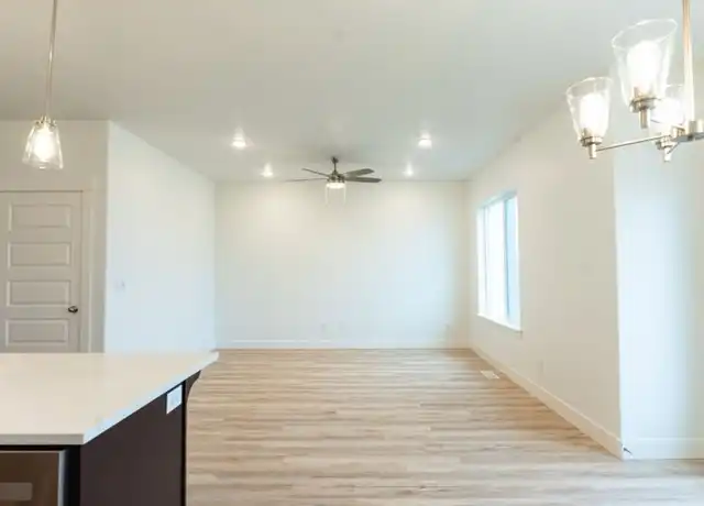 Property at 2728 Blue Dawn Ln Rm 1 (Master), Saratoga Springs, UT, 84045, 4 beds, 2.5 baths, [object Object]