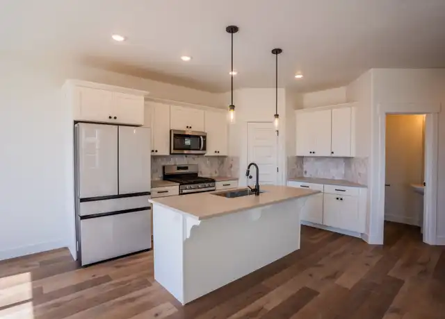 Property at 2728 Blue Dawn Ln Rm 1 (Master), Saratoga Springs, UT, 84045, 4 beds, 2.5 baths, [object Object]