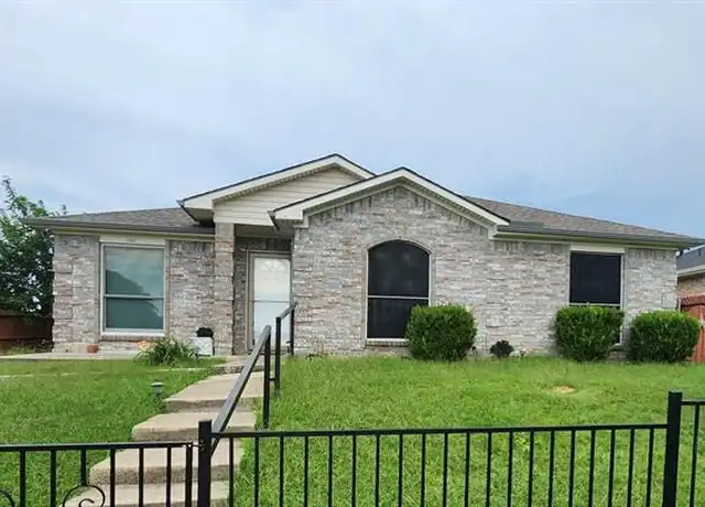 Property at 1100 Cedarcrest Dr, Mesquite, TX, 75149, 3 beds, 2 baths, [object Object]