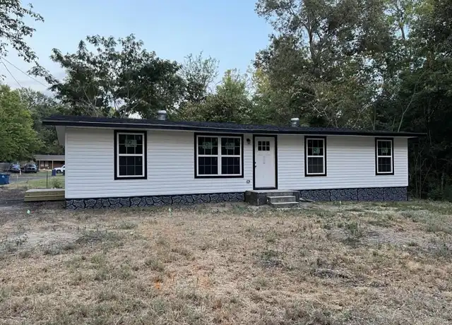 Property at 910 N Alice St, Gladewater, TX, 75647, 4 beds, 2 baths, [object Object]