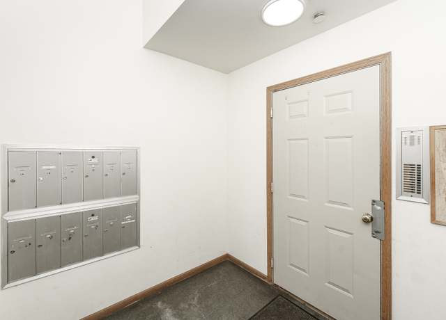 Photo of 1332 Cunat Ct Unit 2A, Lake in the Hills, IL 60156