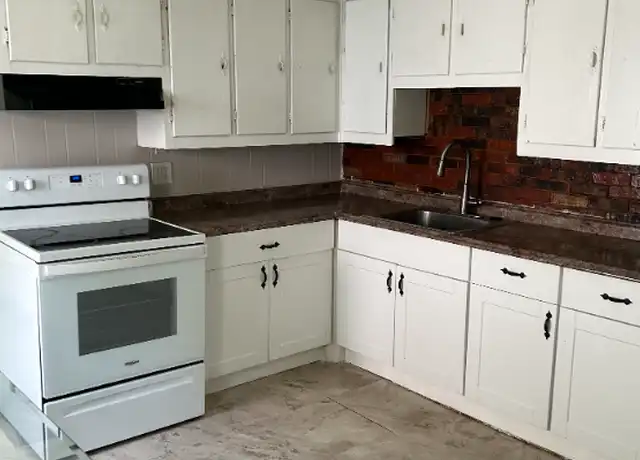 Property at 8 Quigley Ct Unit 8, Winchester, MA, 01890, 3 beds, 1 bath, [object Object]