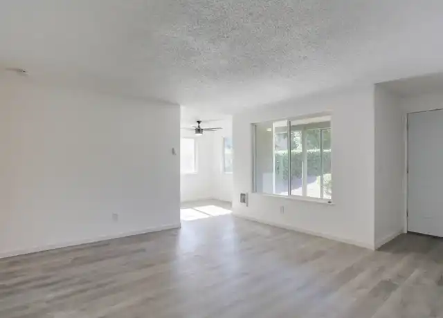 Property at Maywood Terrace^ - 10257 NE Fremont St, Portland, OR, 97220, 0-2 beds, 1 bath, [object Object]