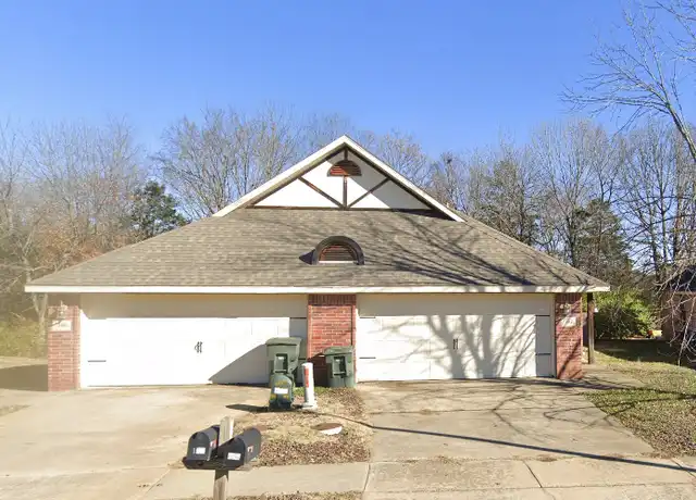 Property at 180 S Ray Ave, Fayetteville, AR, 72701, 3 beds, 2 baths, [object Object]