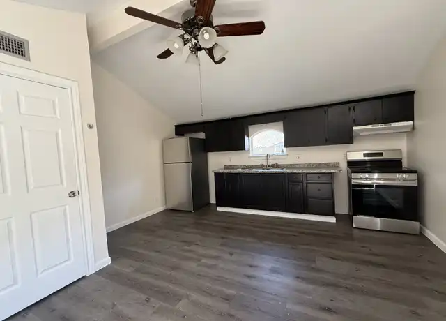 Property at 1606 16th St Unit 2, Corpus Christi, TX, 78404, 2 beds, 1 bath, [object Object]