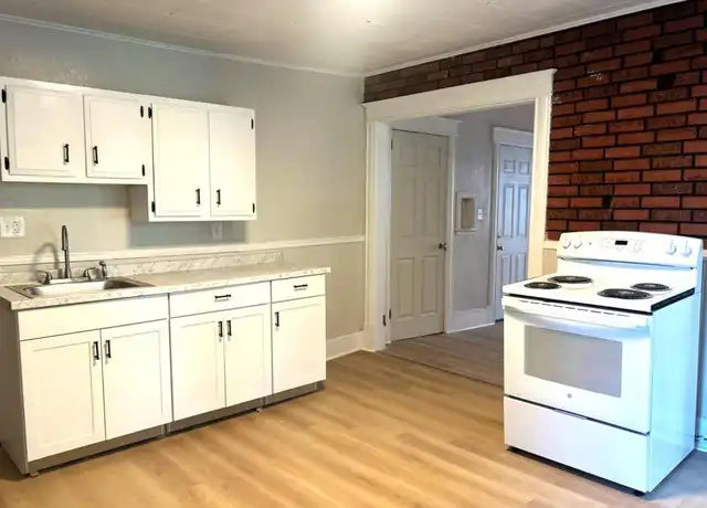 Property at 37 Union St Unit 6, Lewiston, ME, 04240, 3 beds, 1 bath, [object Object]