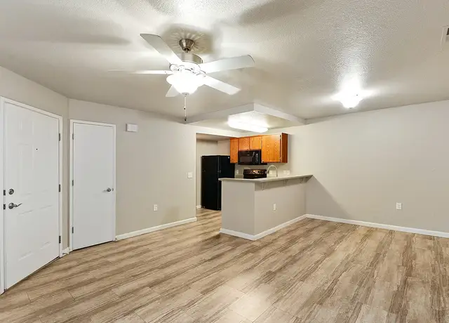 Photo of 2002 Huntington Dr, Chico, CA 95928