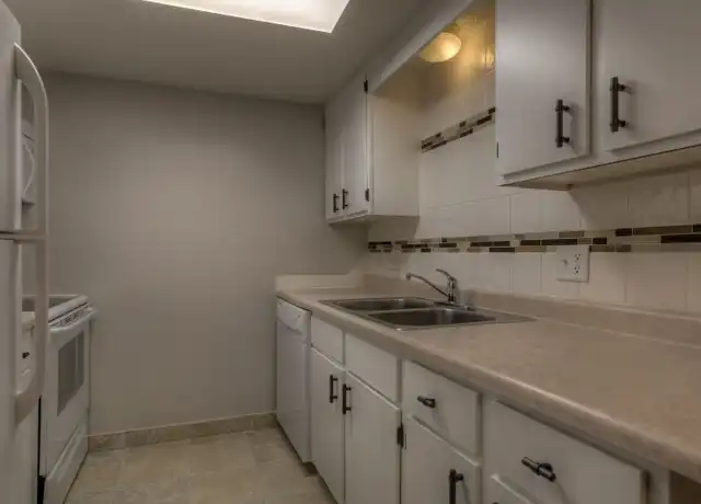 Property at 120 S 38th St, Omaha, NE, 68131, 1 bed, 1 bath, [object Object]