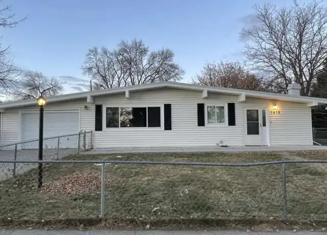 Property at 1915 Parkhill Dr, Billings, MT, 59102, 3 beds, 1 bath, [object Object]