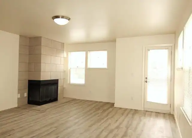 Property at 6840 Oswego Pl NE Unit 303, Seattle, WA, 98115, 3 beds, 1.5 baths, [object Object]