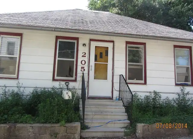 Property at 205 Maplewood St, Waterloo, IA, 50703, 2 beds, 1 bath, [object Object]