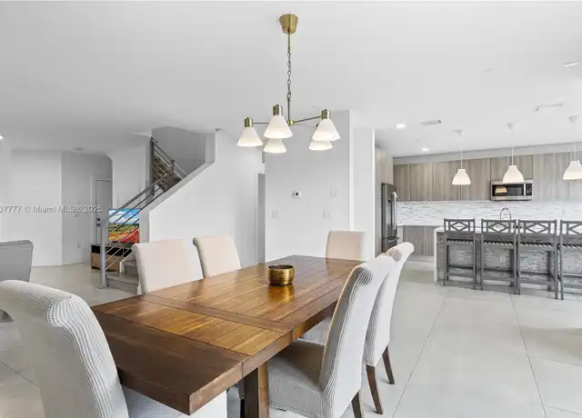 Property at 10330 NW 68th St, Doral, FL, 33178, 4 beds, 3.5 baths, [object Object]