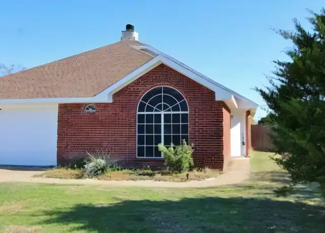 Property at 200 Chesterfield Cir, Waxahachie, TX, 75165, 3 beds, 2 baths, [object Object]
