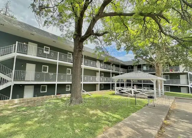 Property at 1215 A St Unit 3, Lincoln, NE, 68502, 2 beds, 1 bath, [object Object]