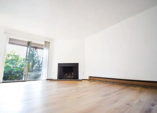 Property at 4450 SW 96th Ave Unit 05, Beaverton, OR, 97005, 1 bed, 1 bath, [object Object]