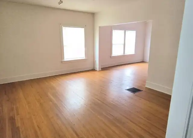 Property at 1415 Kenyon Dr, Toledo, OH, 43614, 2 beds, 1 bath, [object Object]