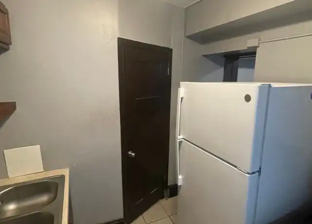 Property at 683 Sherburne Ave Unit 1, St Paul, MN, 55104, 2 beds, 1 bath, [object Object]