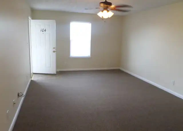 Property at 100 Pinnacle Ct Unit 104, Frankfort, KY, 40601, 2 beds, 1 bath, [object Object]