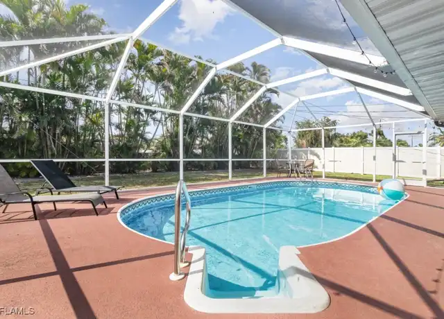 Property at 922 SE 25th Ln, Cape Coral, FL, 33904, 3 beds, 2 baths, [object Object]