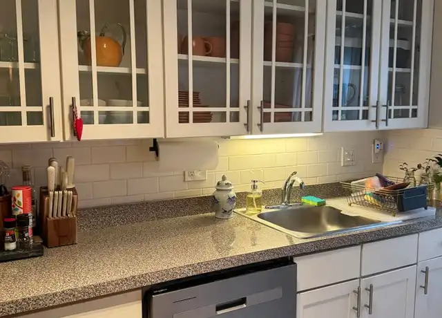 Property at 2552 Madison Rd Unit 03, Cincinnati, OH, 45208, 2 beds, 1 bath, [object Object]