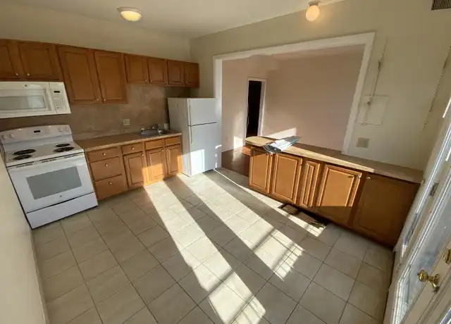 Property at 1135 Commonwealth Ave Unit 6, Boston, MA, 02215, 3 beds, 1.5 baths, [object Object]