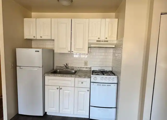 Property at 125 Granfield Ave Unit 1c, Bridgeport, CT, 06610, 1 bed, 1 bath, [object Object]