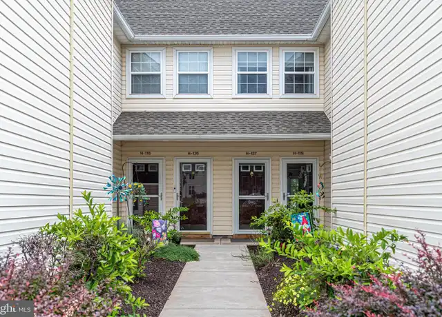 Property at 127 Horseshoe Dr, Quakertown, PA, 18951, 2 beds, 1 bath, [object Object]
