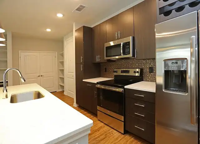Property at Oxford at Medical Center - 8639 Fairhaven St, San Antonio, TX, 78229, 1-2 bed, 1-2 bath, [object Object]