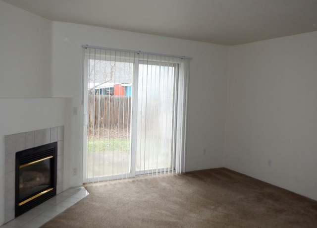 Photo of 1931 NW Hemlock Ave Unit A, Redmond, OR 97756