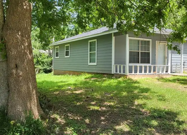 Property at 901 S Cedar St, Crockett, TX, 75835, 2 beds, 1 bath, [object Object]