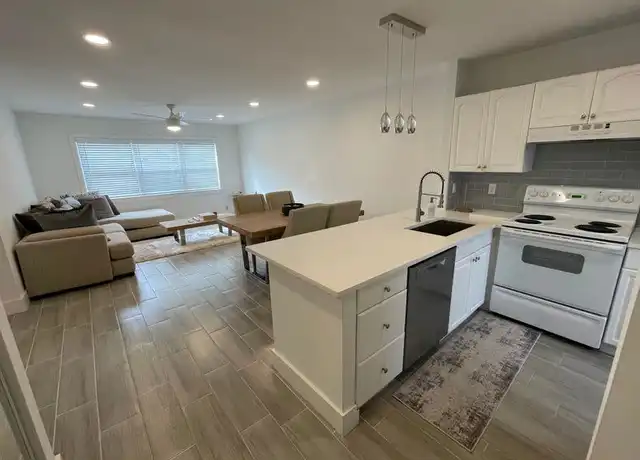 Property at 440 SE 2nd Ave Unit C-1, Deerfield Beach, FL, 33441, 3 beds, 2 baths, [object Object]