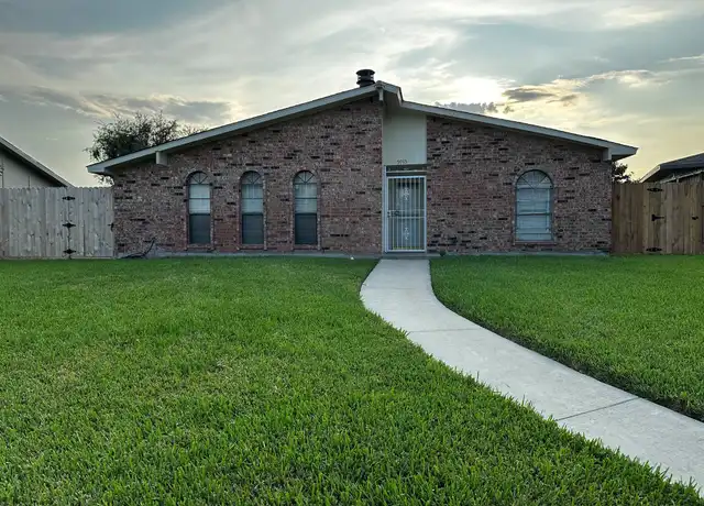 Property at 5915 Trailview Dr, Houston, TX, 77049, 3 beds, 2 baths, [object Object]