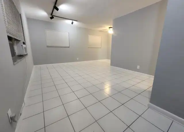 Property at 2625 Middle River Dr, Fort Lauderdale, FL, 33306, 1 bed, 1 bath, [object Object]